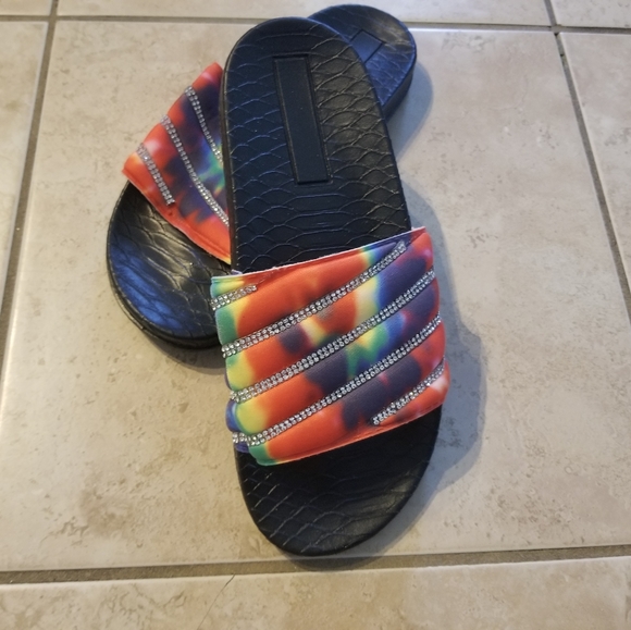 Slippers - Picture 4 of 4